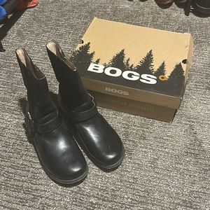 Bogs Chelsea boots NWT